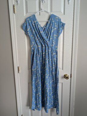 Latched Mama - Momper - Blue Floral